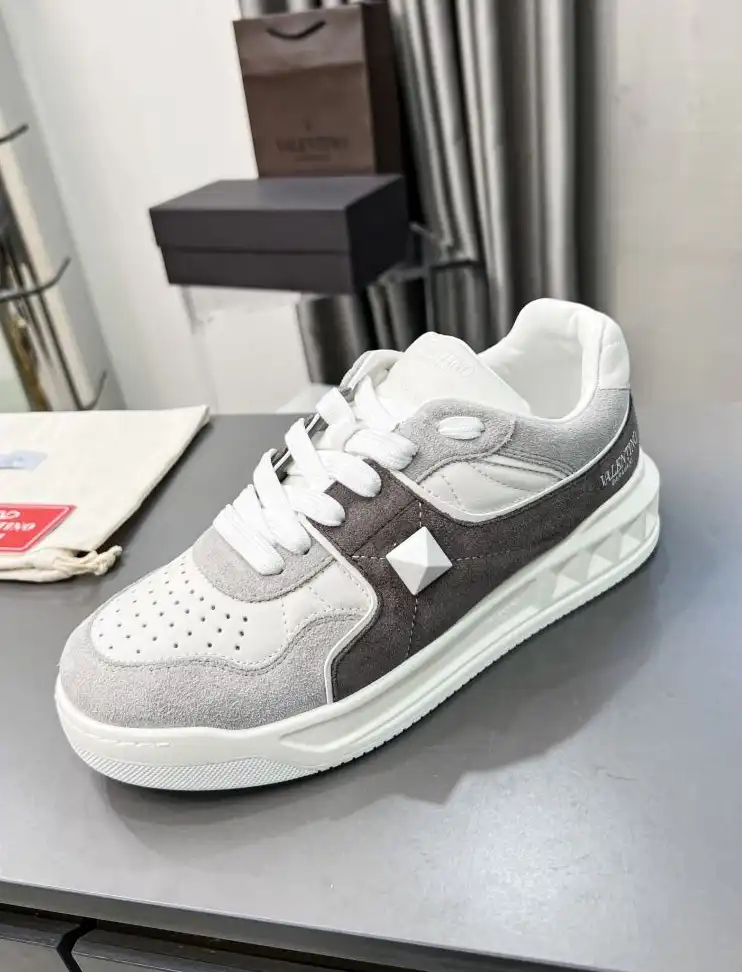 hype Valentino Sneakers