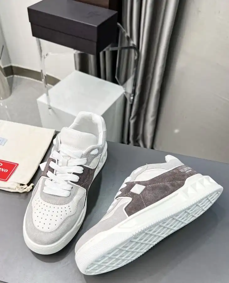 hype Valentino Sneakers