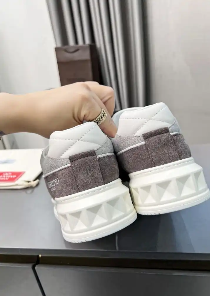 hype Valentino Sneakers