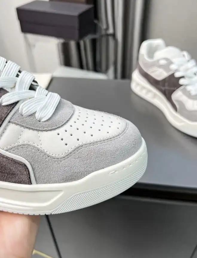 hype Valentino Sneakers