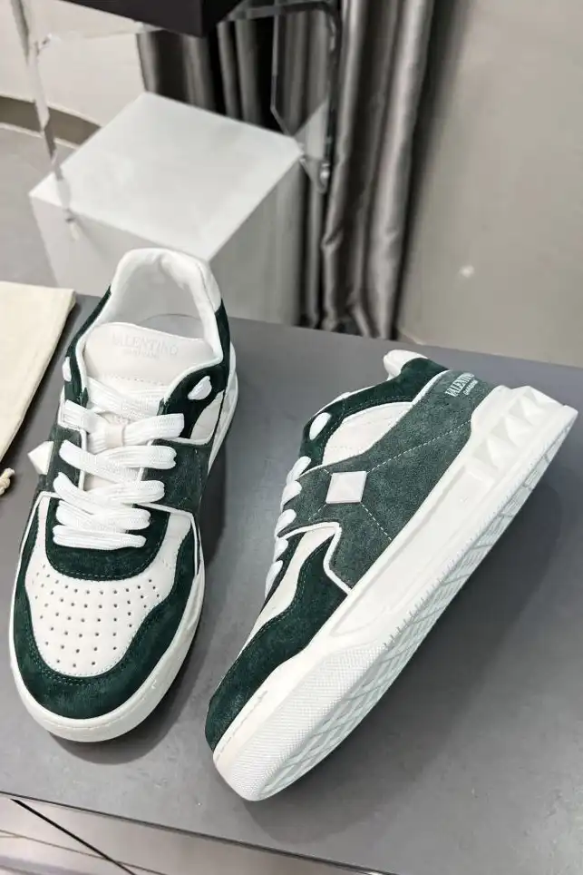 hype Valentino Sneakers