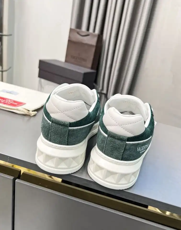 hype Valentino Sneakers