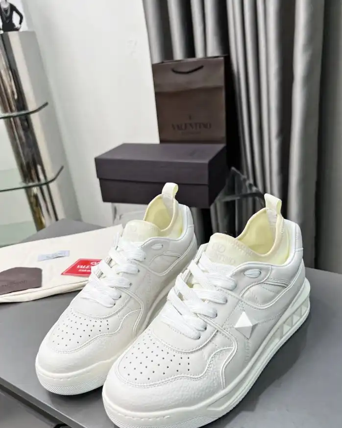 hype Valentino Sneakers