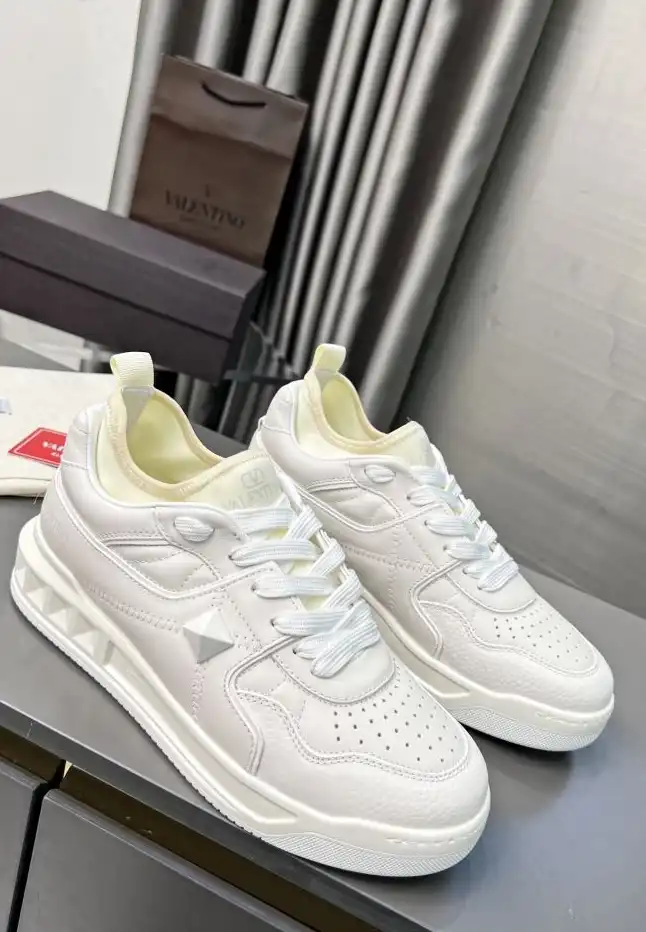 hype Valentino Sneakers