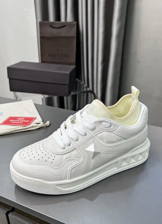 hype Valentino Sneakers