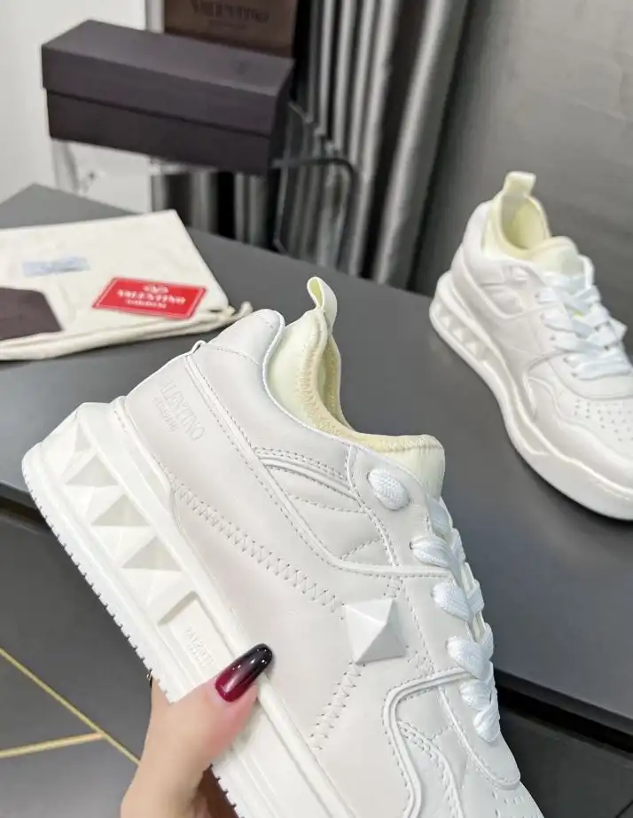 hype Valentino Sneakers