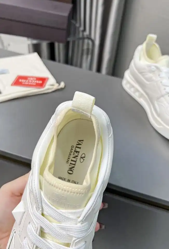 hype Valentino Sneakers