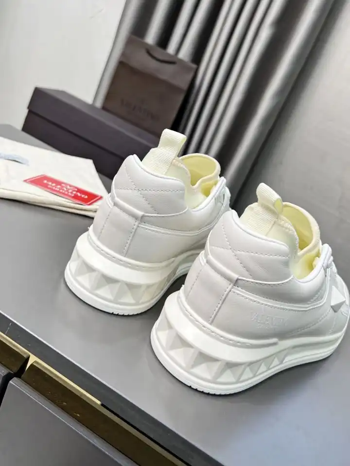 hype Valentino Sneakers