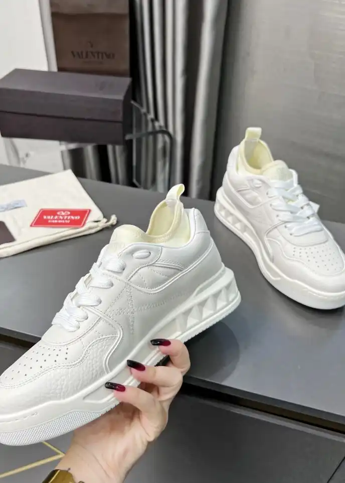 hype Valentino Sneakers