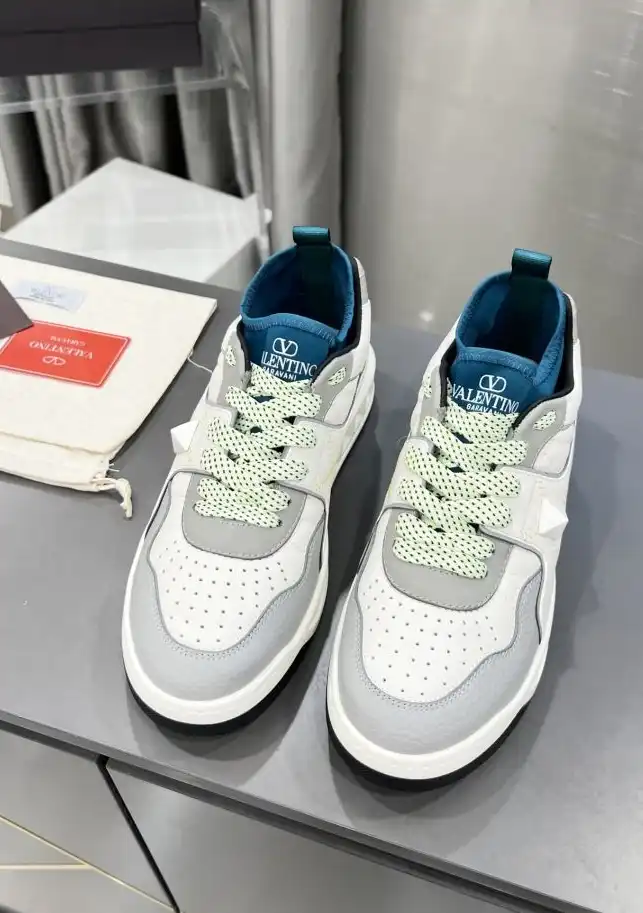 hype Valentino Sneakers