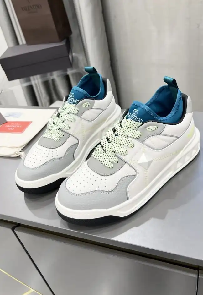 hype Valentino Sneakers