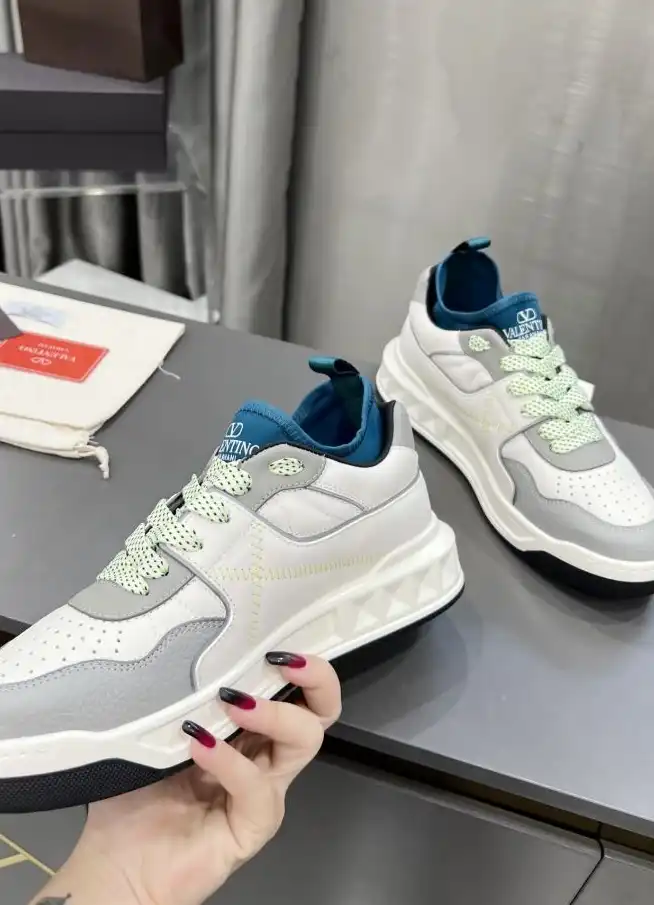 hype Valentino Sneakers