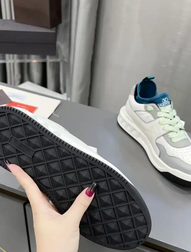 hype Valentino Sneakers