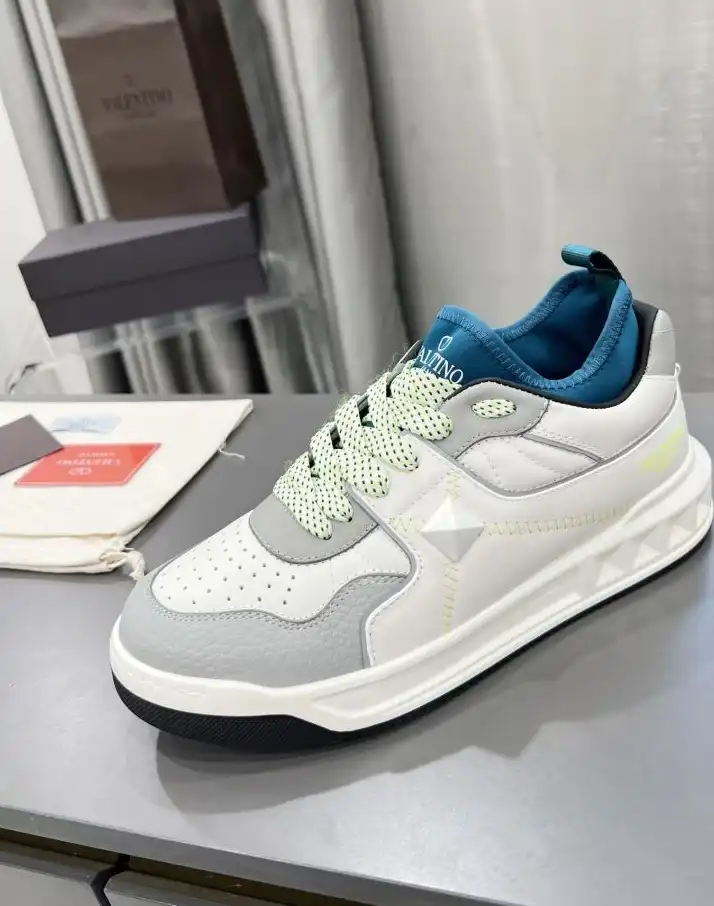 hype Valentino Sneakers