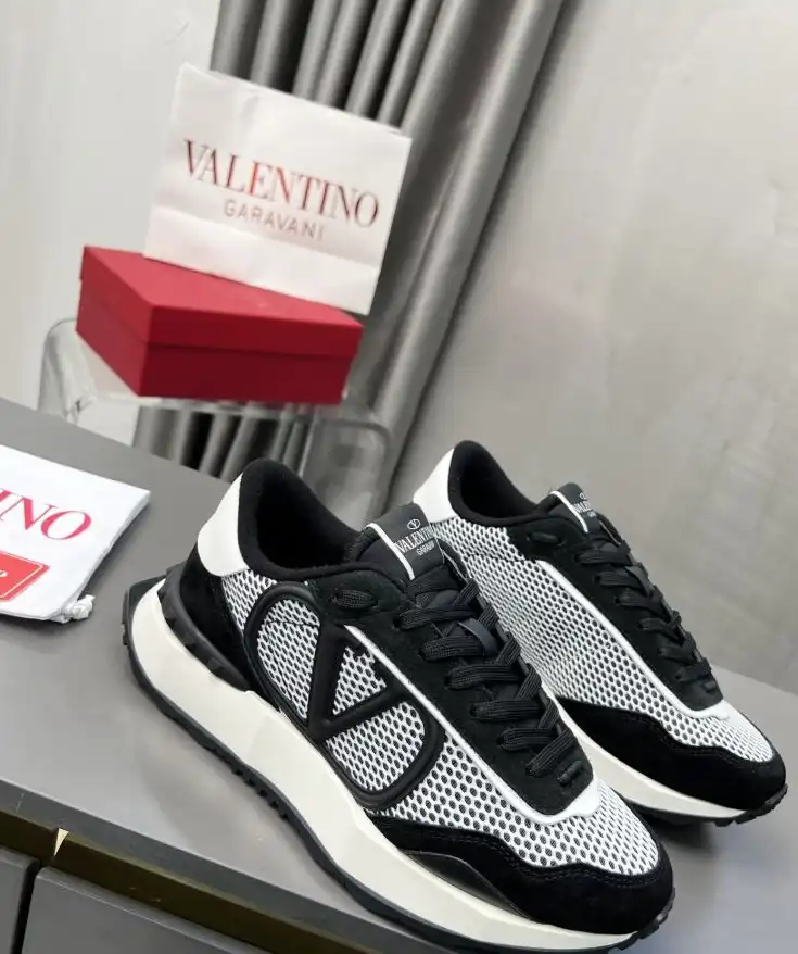 hype Valentino Sneakers