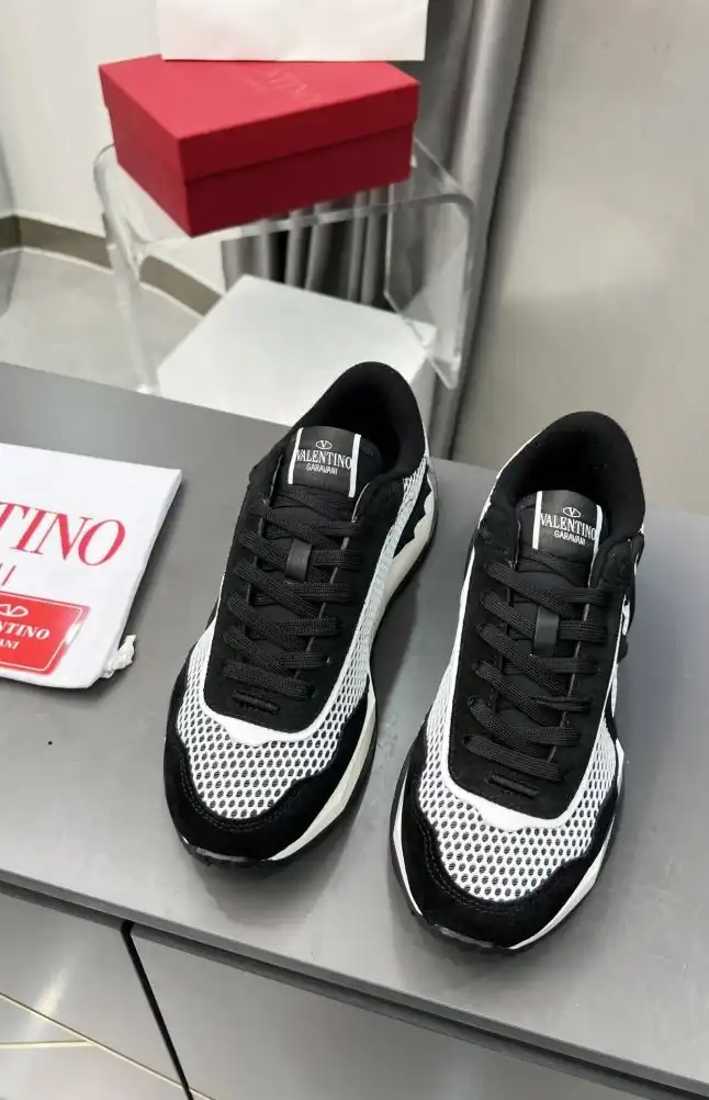 hype Valentino Sneakers