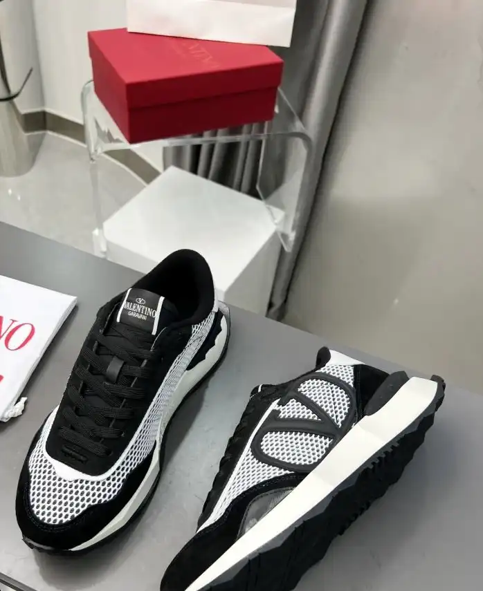 hype Valentino Sneakers