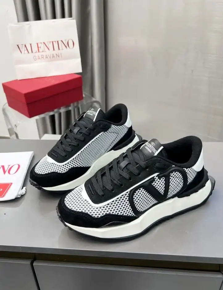 hype Valentino Sneakers