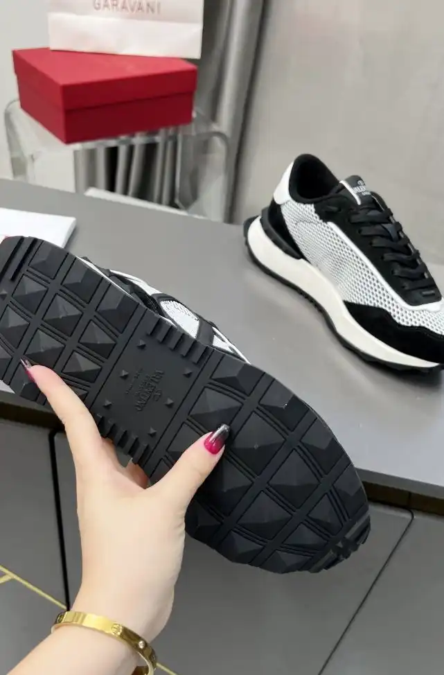 hype Valentino Sneakers