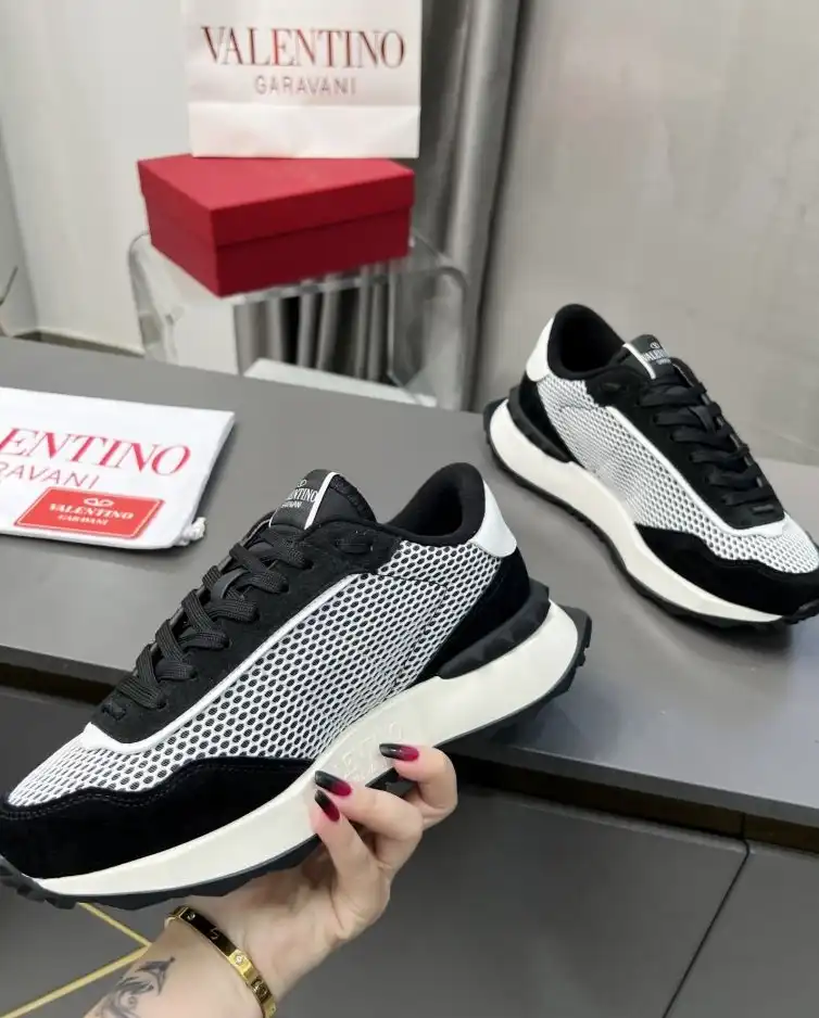 hype Valentino Sneakers