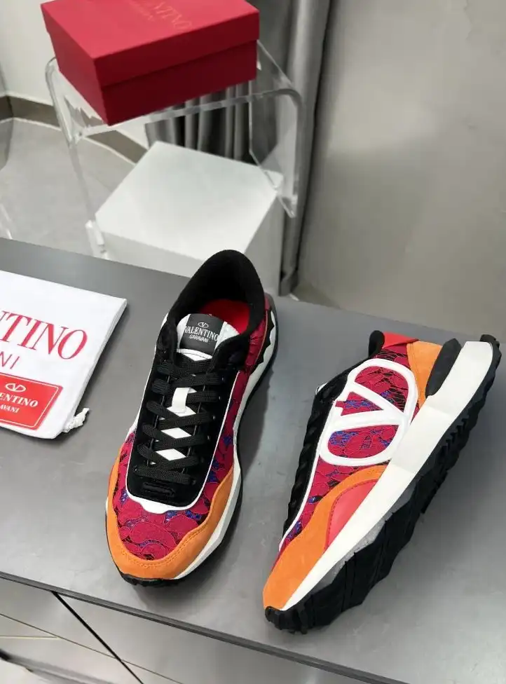 hype Valentino Sneakers