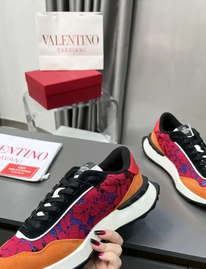 hype Valentino Sneakers