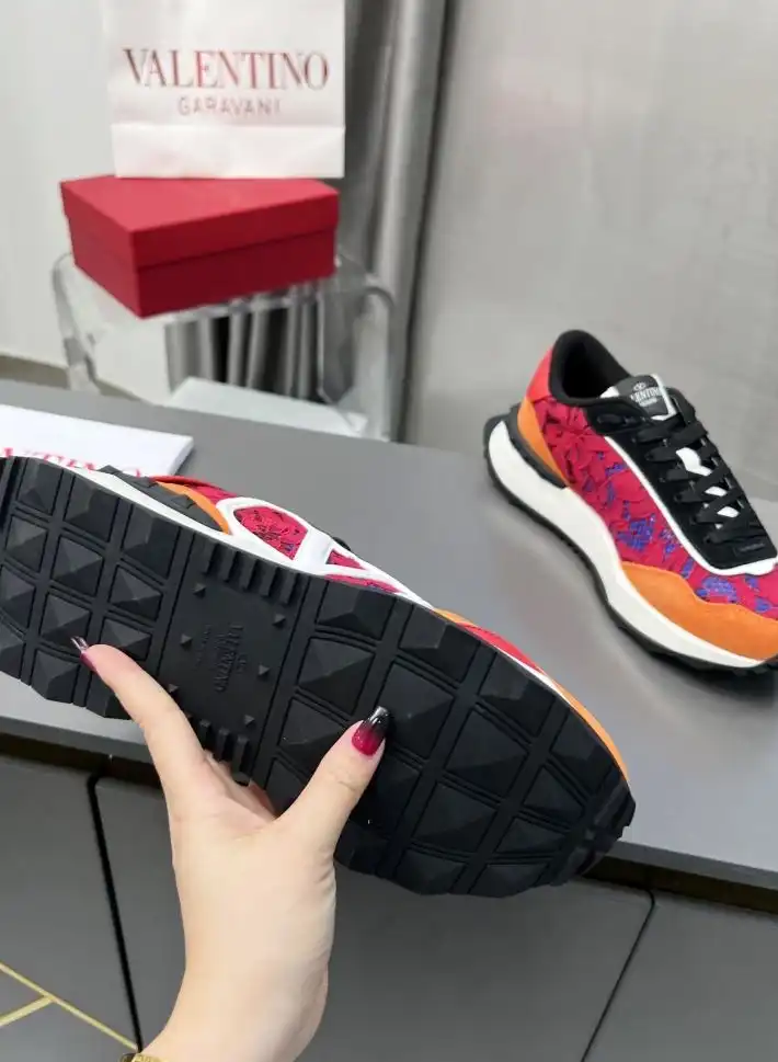 hype Valentino Sneakers