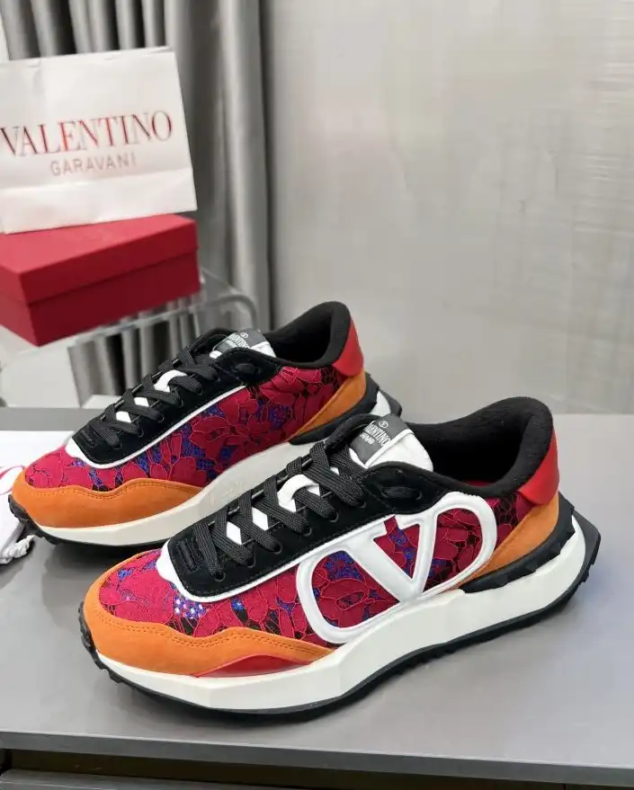 hype Valentino Sneakers