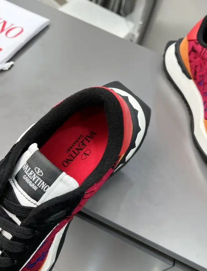 hype Valentino Sneakers