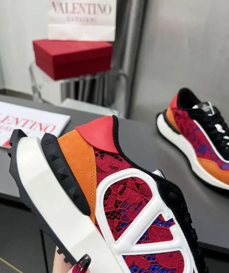 hype Valentino Sneakers