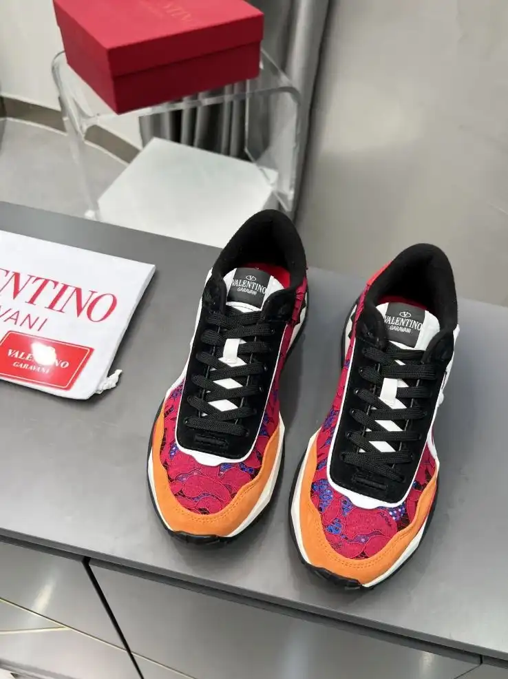 hype Valentino Sneakers