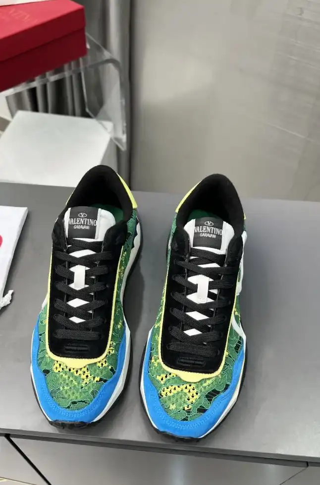 hype Valentino Sneakers