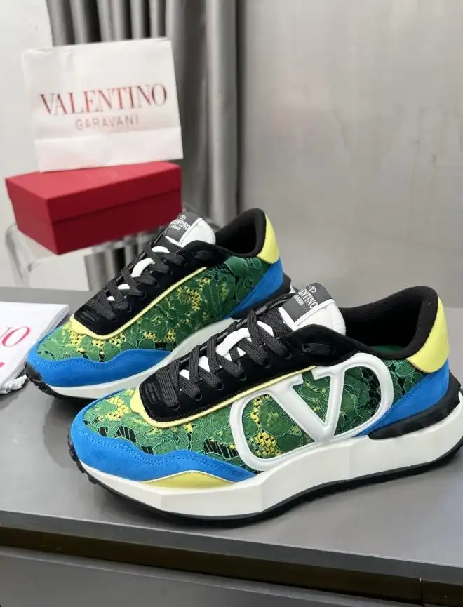 hype Valentino Sneakers