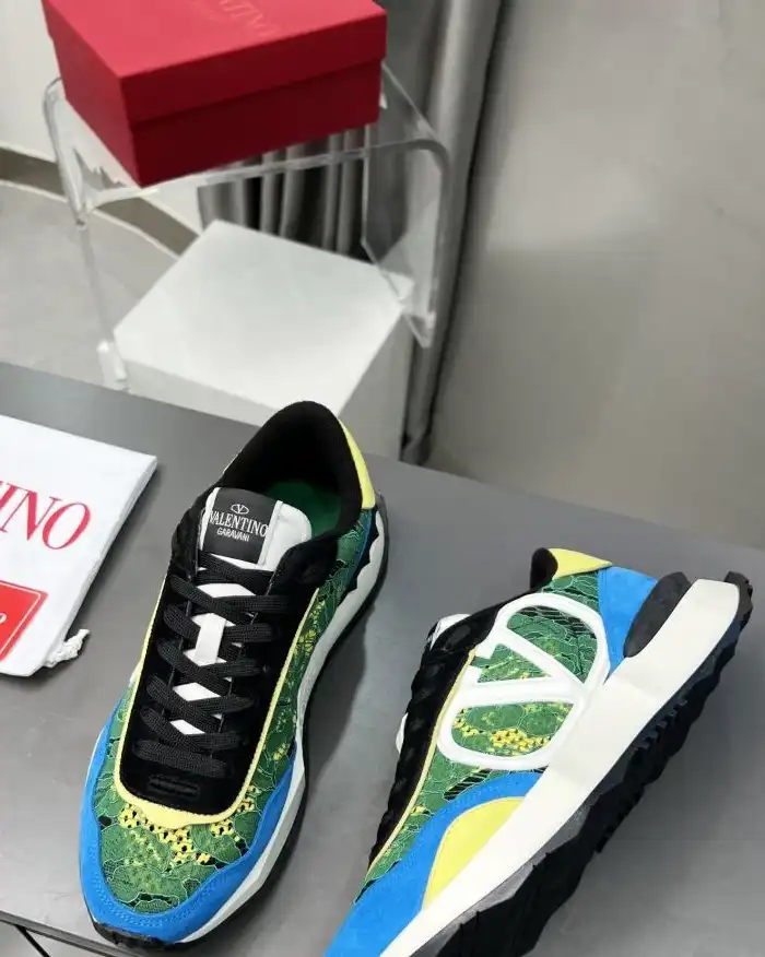 hype Valentino Sneakers