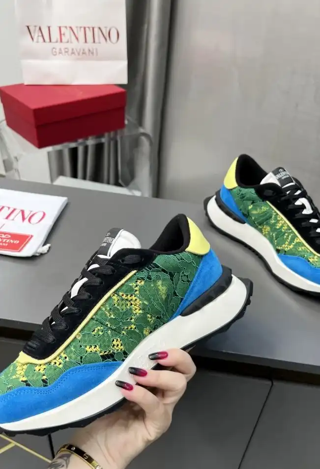 hype Valentino Sneakers