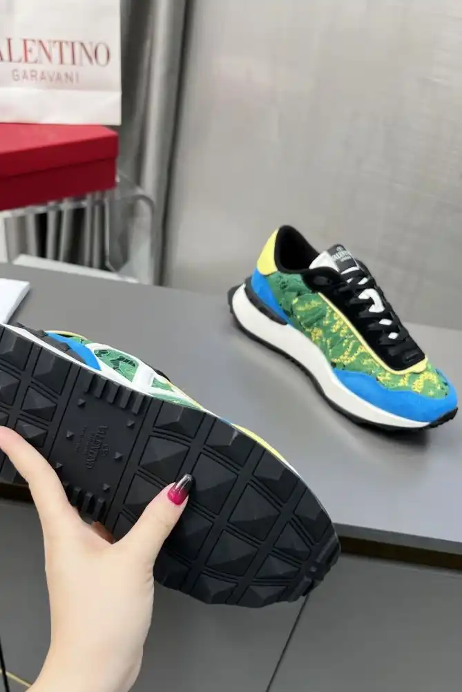 hype Valentino Sneakers