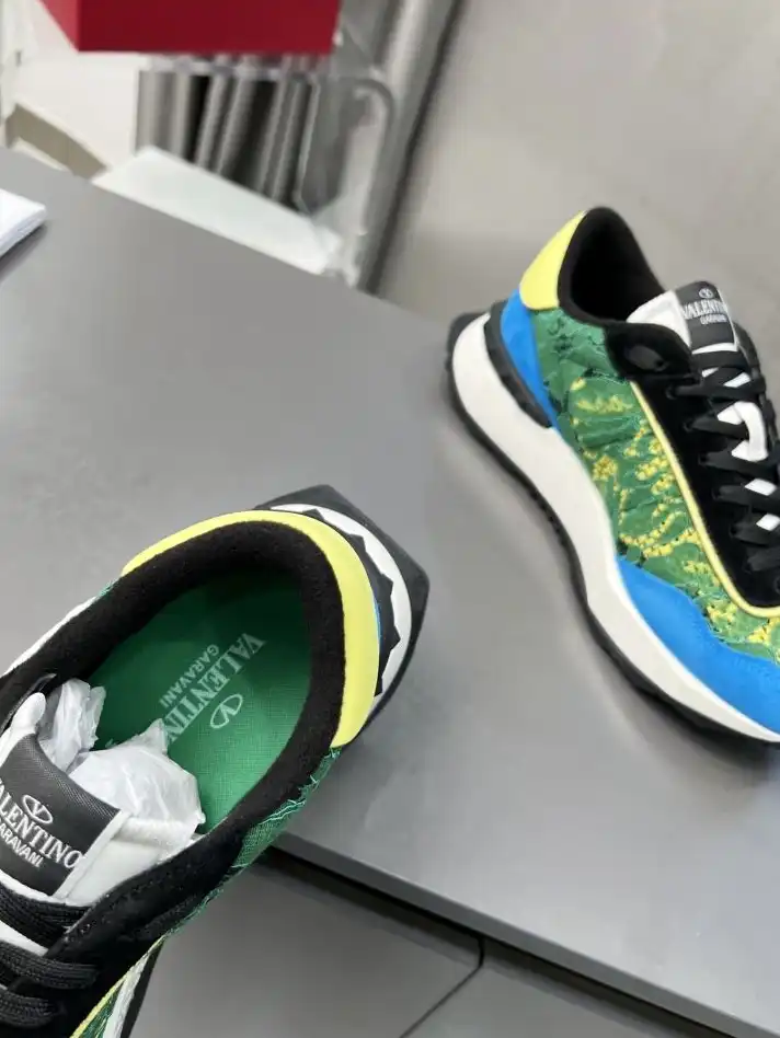 hype Valentino Sneakers