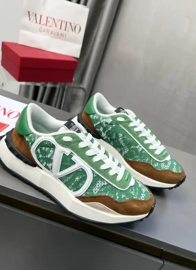 hype Valentino Sneakers