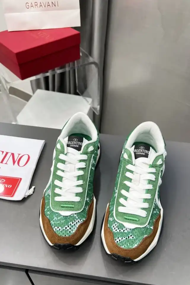 hype Valentino Sneakers