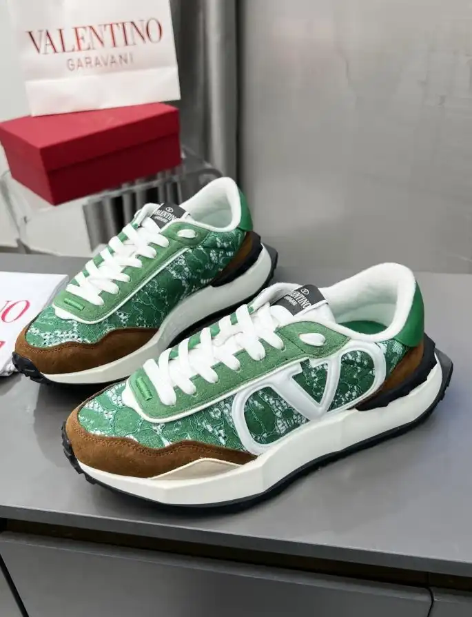 hype Valentino Sneakers