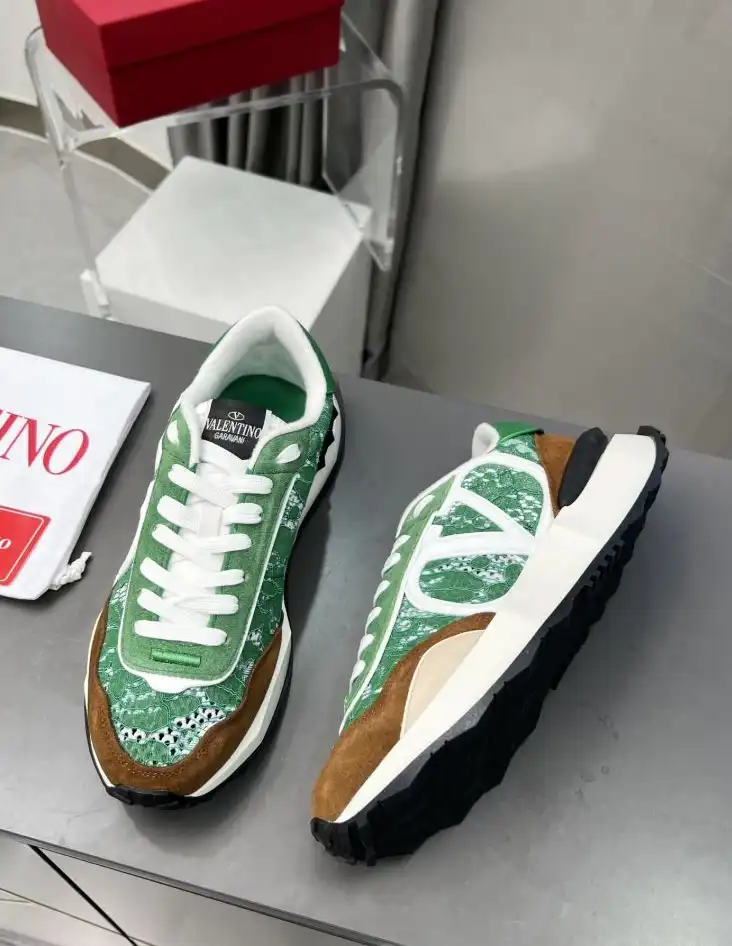 hype Valentino Sneakers