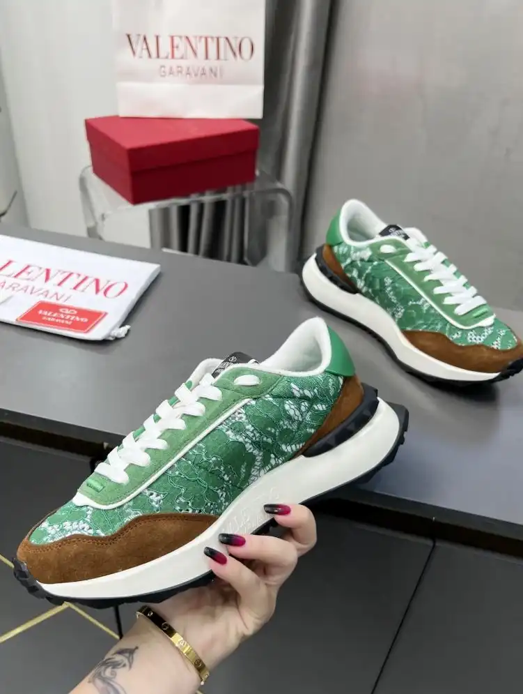 hype Valentino Sneakers