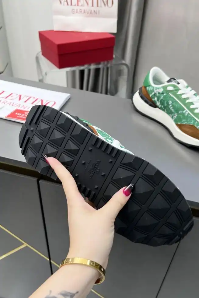 hype Valentino Sneakers