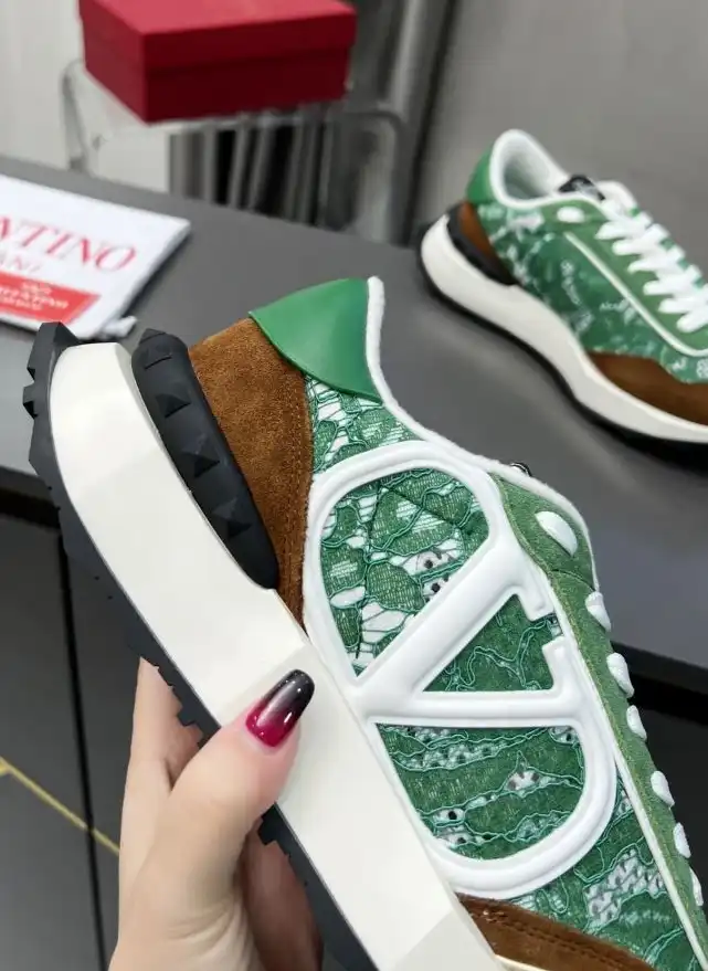 hype Valentino Sneakers