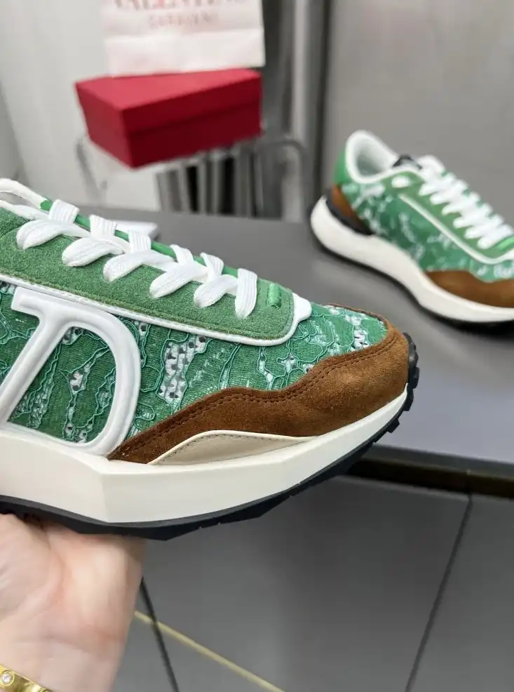 hype Valentino Sneakers