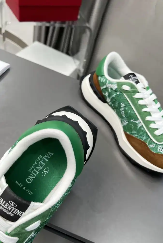 hype Valentino Sneakers