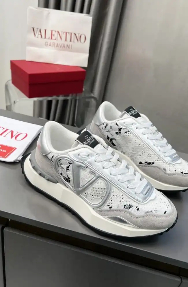 hype Valentino Sneakers