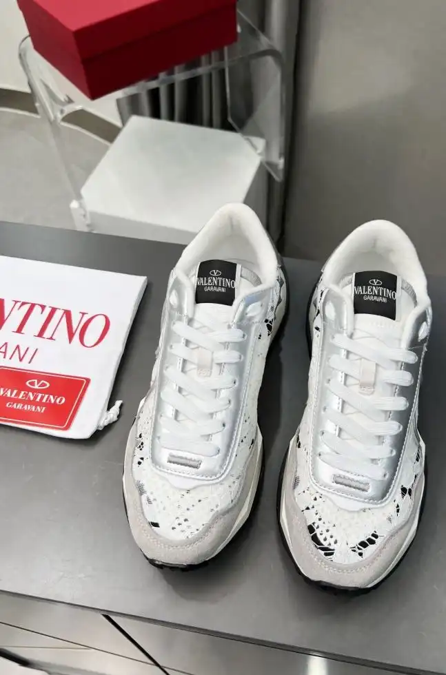 hype Valentino Sneakers