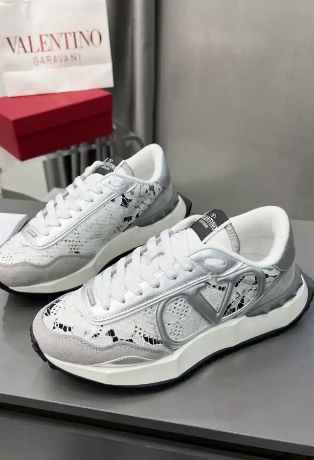 hype Valentino Sneakers