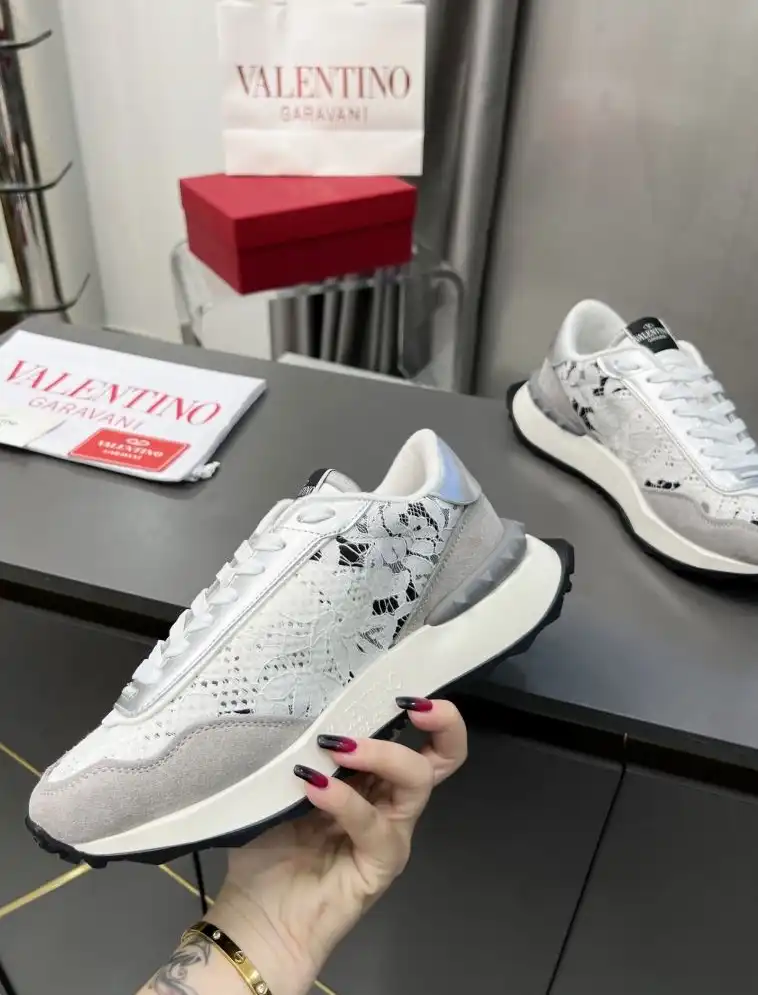 hype Valentino Sneakers